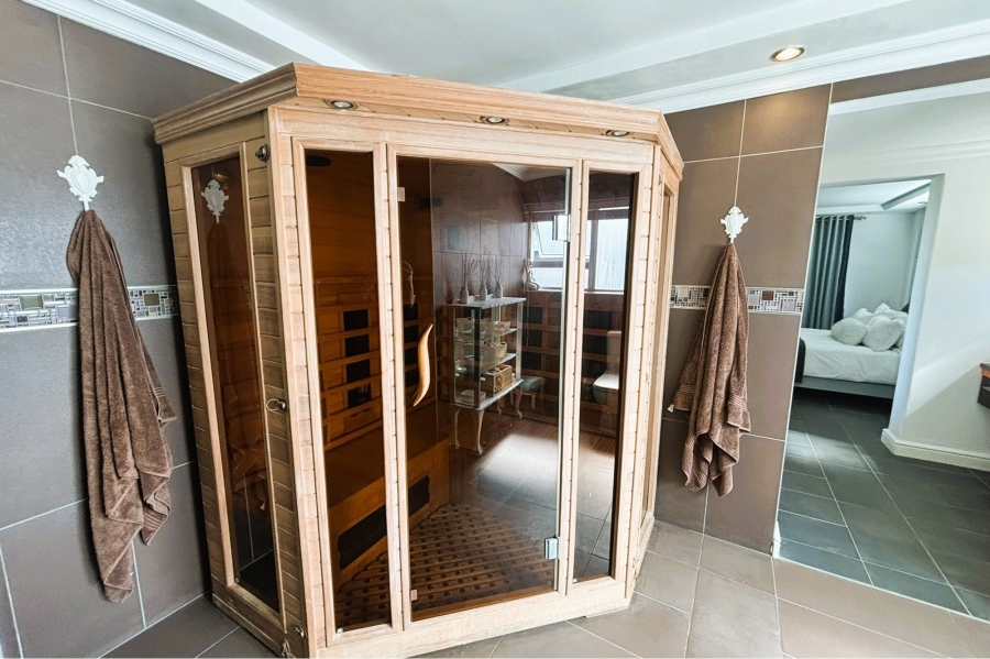 6 Bedroom Property for Sale in Perlemoenbaai Western Cape